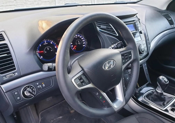 Hyundai i40 cena 31909 przebieg: 238000, rok produkcji 2011 z Sieradz małe 562